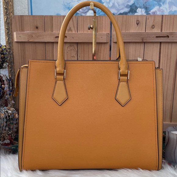 Michael Kors Hope large satchel in marigold yellow saffiano leather. - Picture 4 of 15
